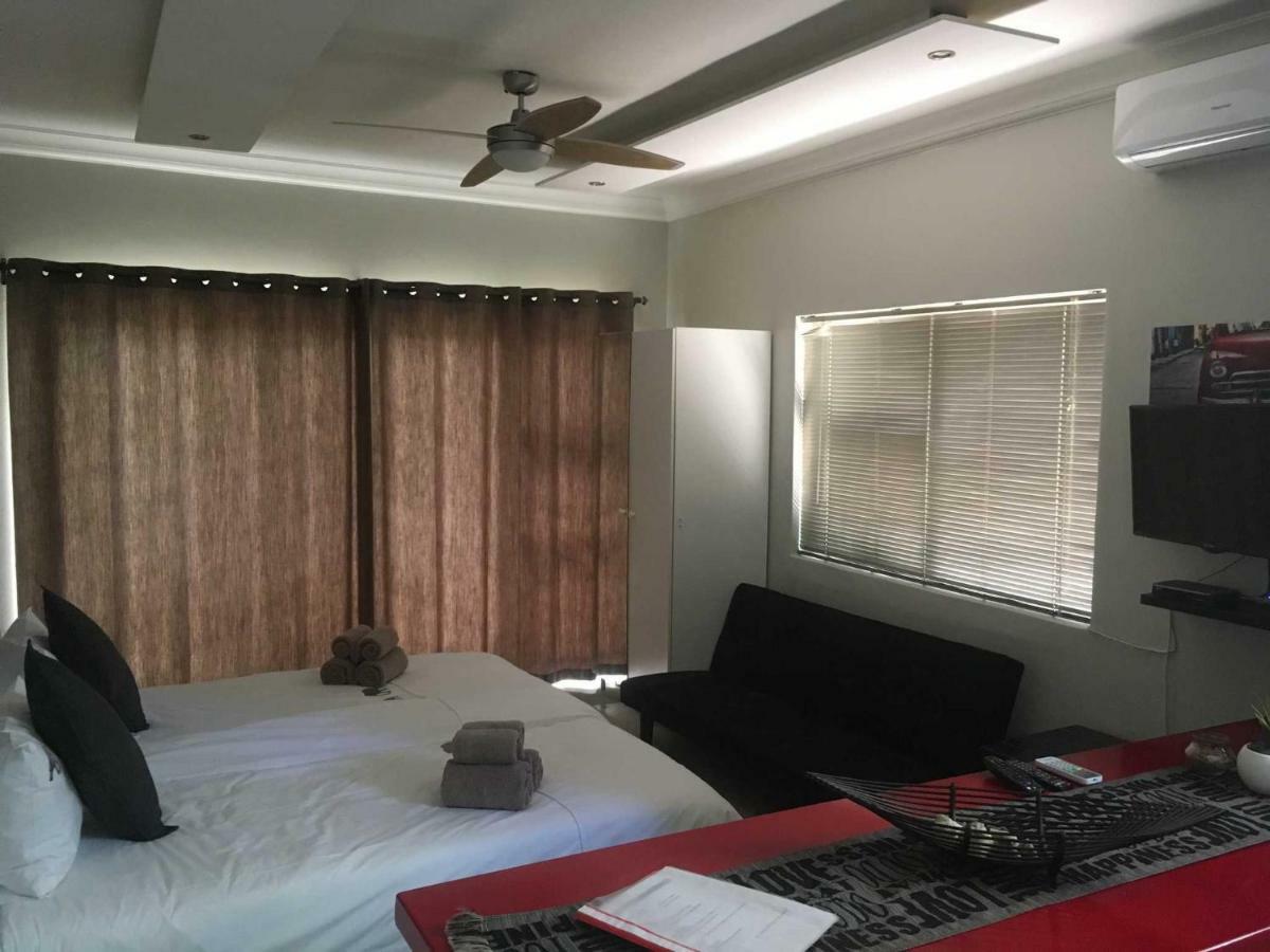 ホテル Suiderhof Self-Catering ウィントフーク エクステリア 写真